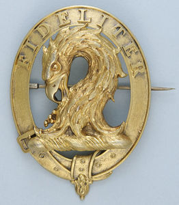 Sanda Lipton - victorian silver gilt clan badge with henrie crest - Brooch