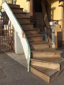 Antiques Forain -  - Viertelgewendelte Treppe